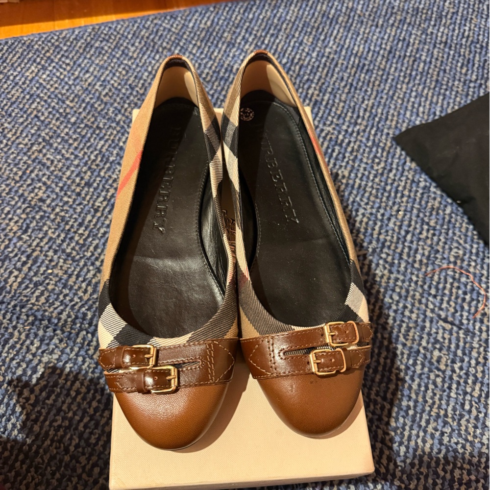 Burberry House Check ballet Flats with box